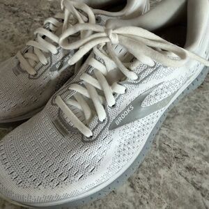 Brooks Glycerin 18 Athletic Sneakers